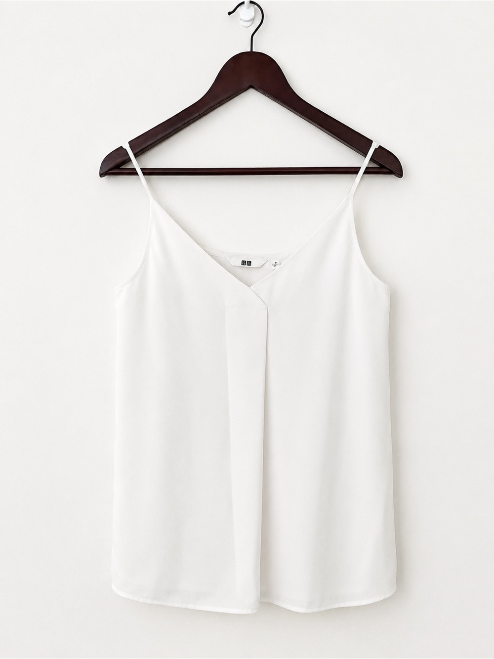 UNIQLO White Sleeveless V-Neck Draped Cami Top Size S NWOT